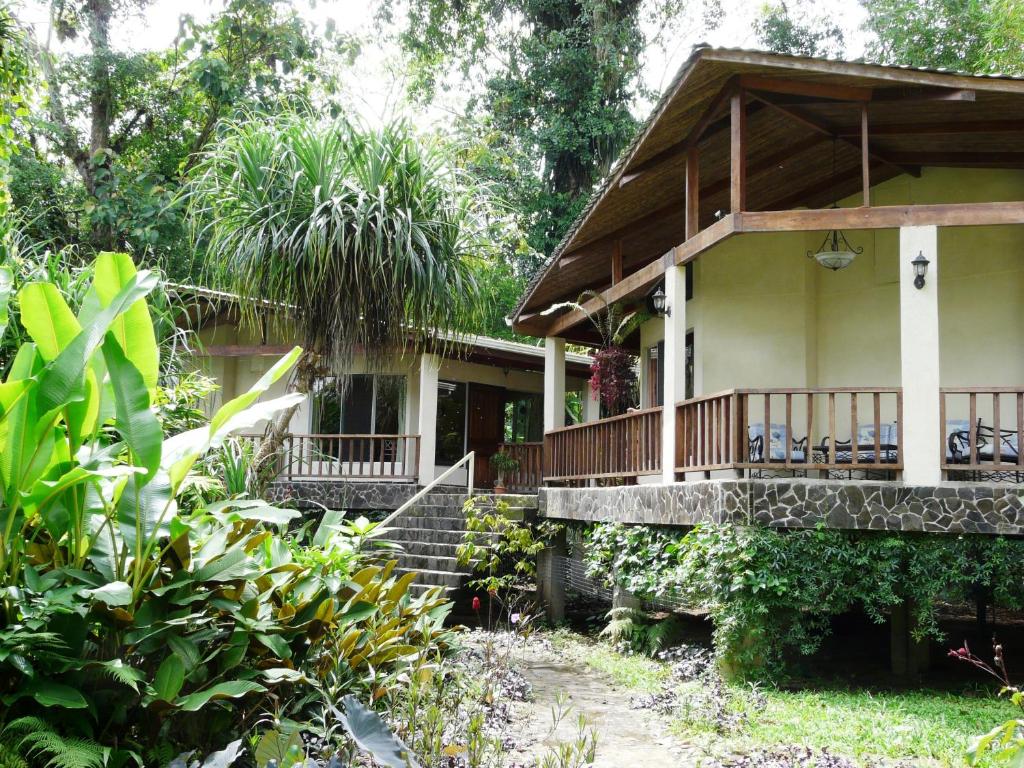 Heliconia Island photo 2