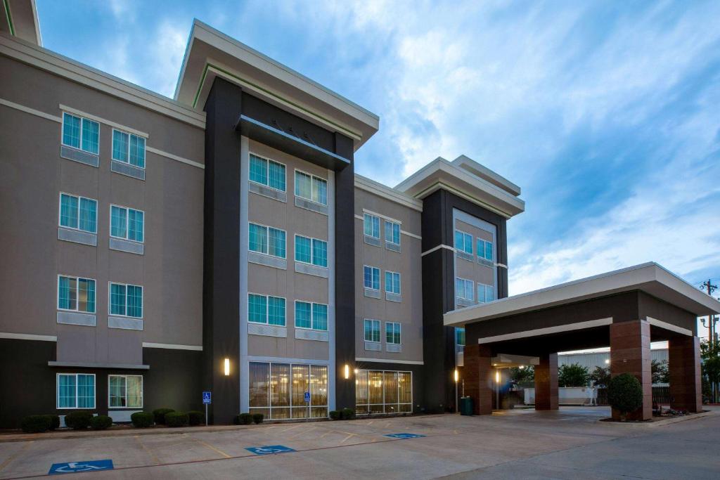 La Quinta Inn & Suites by Wyndham Durant photo 1