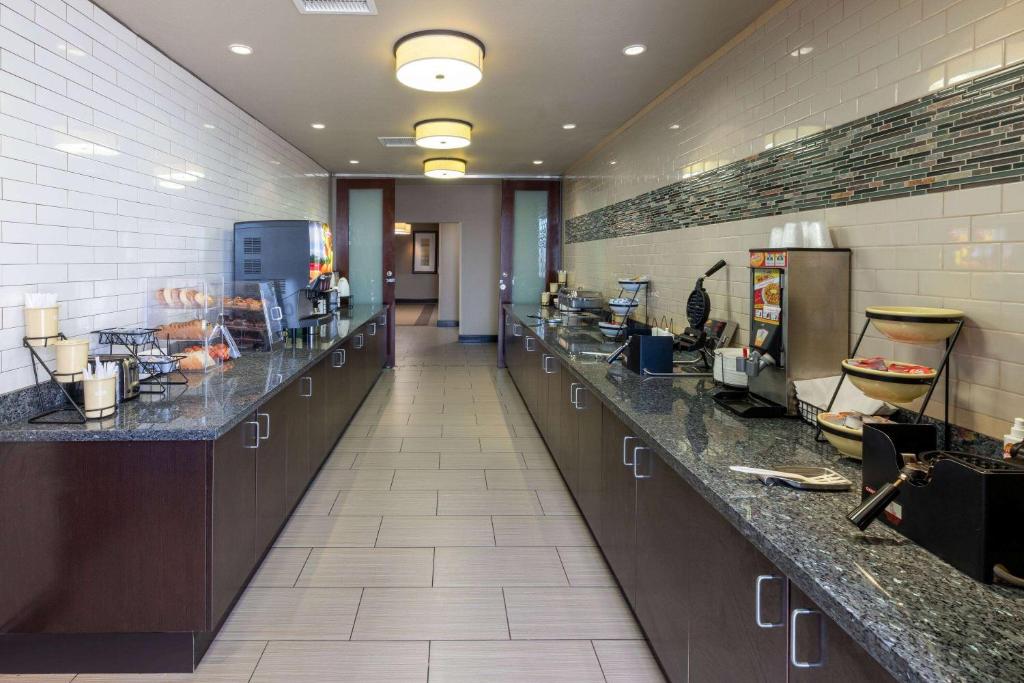 La Quinta Inn & Suites by Wyndham Durant photo 4