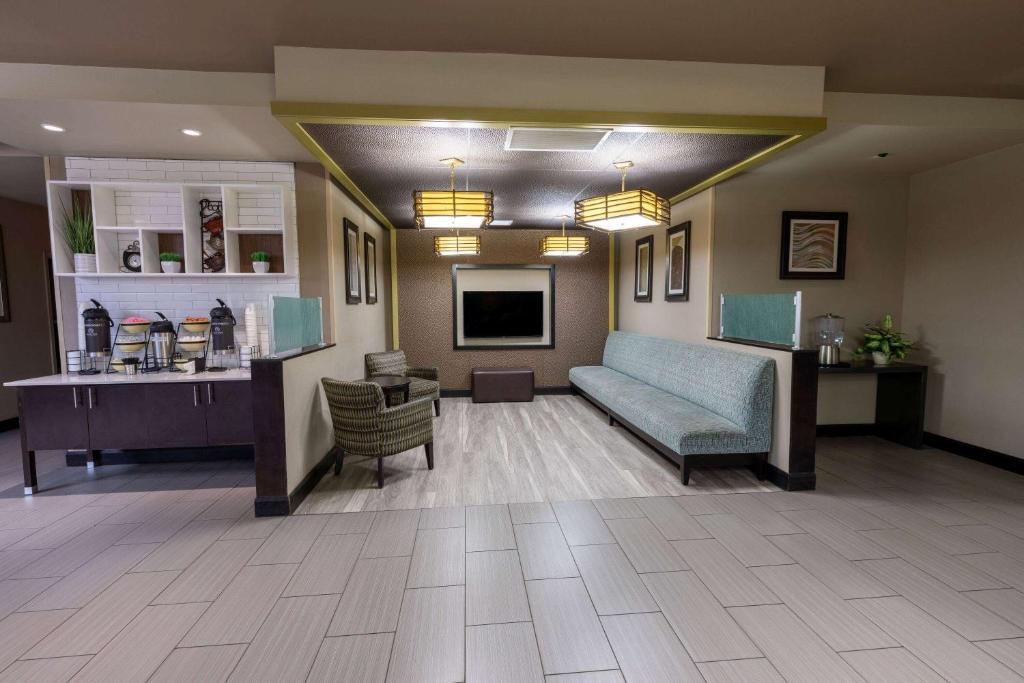 La Quinta Inn & Suites by Wyndham Durant photo 3