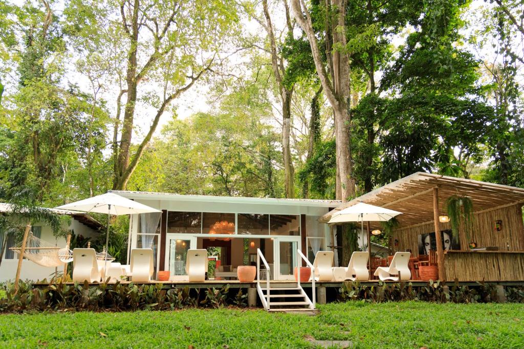 Gigi Brown Villa Frida Beachfront
