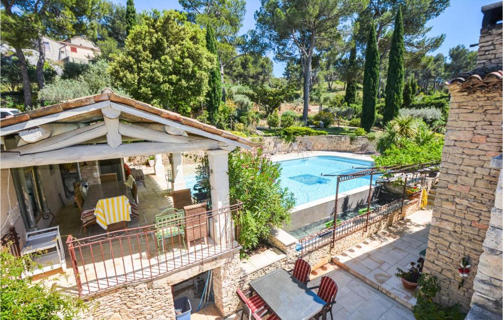 Awesome Home In Orgon With 6 Bedrooms, Wifi And Outdoor Swimming Pool photo 3