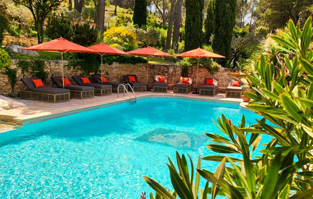 Awesome Home In Orgon With 6 Bedrooms, Wifi And Outdoor Swimming Pool photo 4