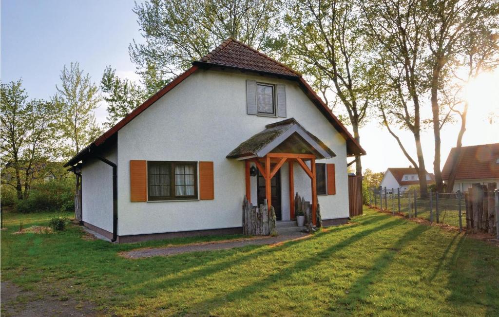 Awesome Home In Fuhlendorf With 4 Bedrooms And Wifi