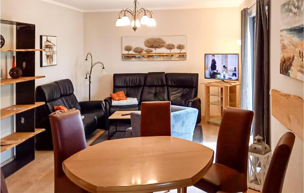 Awesome Home In Fuhlendorf With 4 Bedrooms And Wifi photo 2