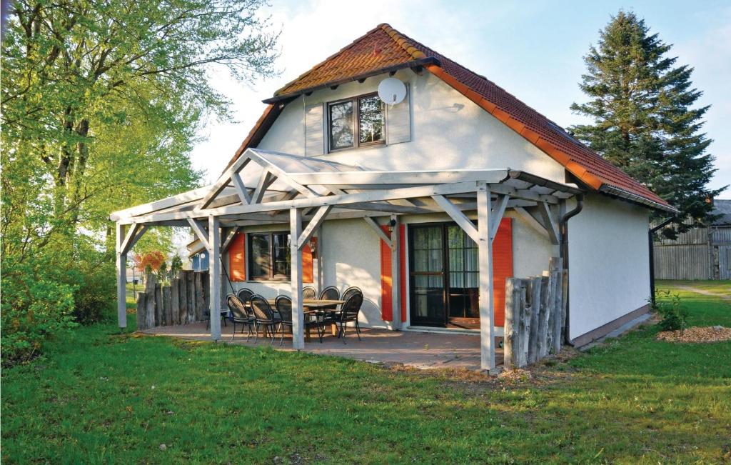 Awesome Home In Fuhlendorf With 4 Bedrooms And Wifi photo 4