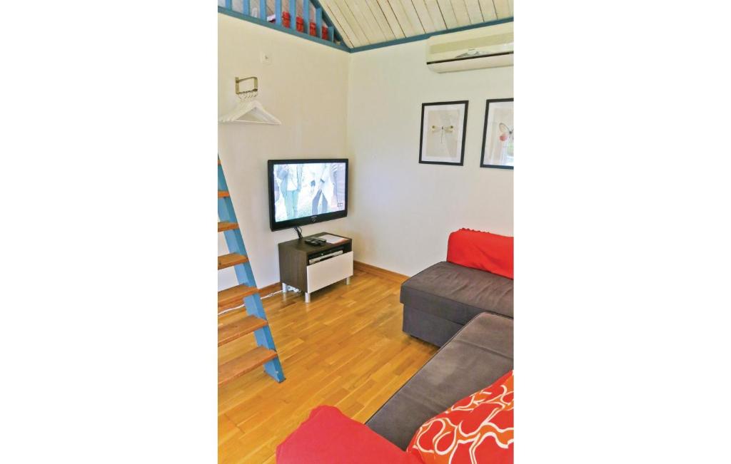 Awesome Home In Frjestaden With 1 Bedrooms And Wifi photo 4