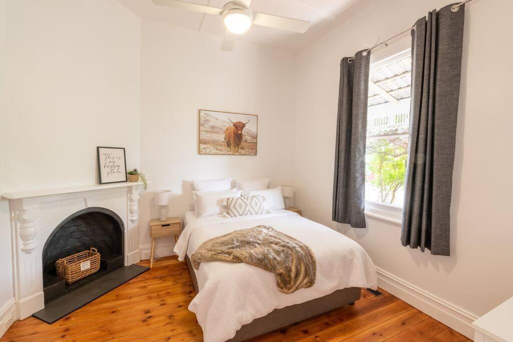 Newly renovated, Kennedy Cottage - close to CBD photo 4