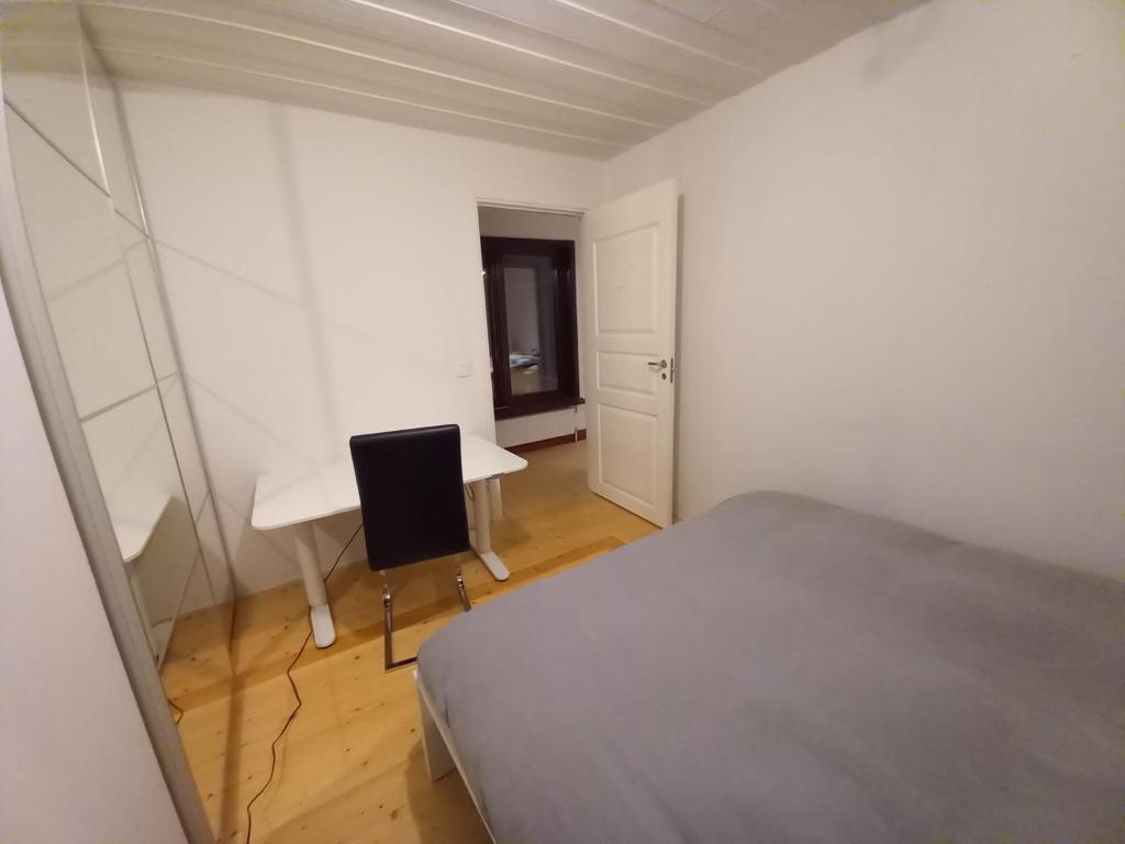 Private Room with No Windows in Shared House-4 photo 3