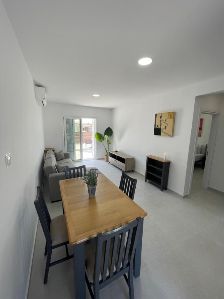 Lovely 2-bedroom apartment, newly renovated photo 4