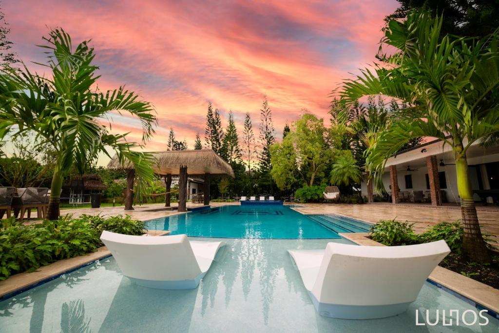Tropical Lux Escape-Swim Up Bar, Pickleball L60