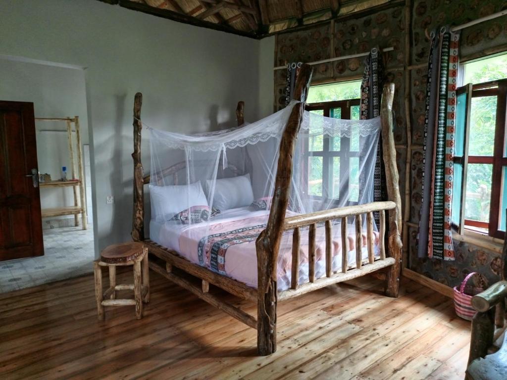 Chimpanzee Capital Safari Lodge photo 3