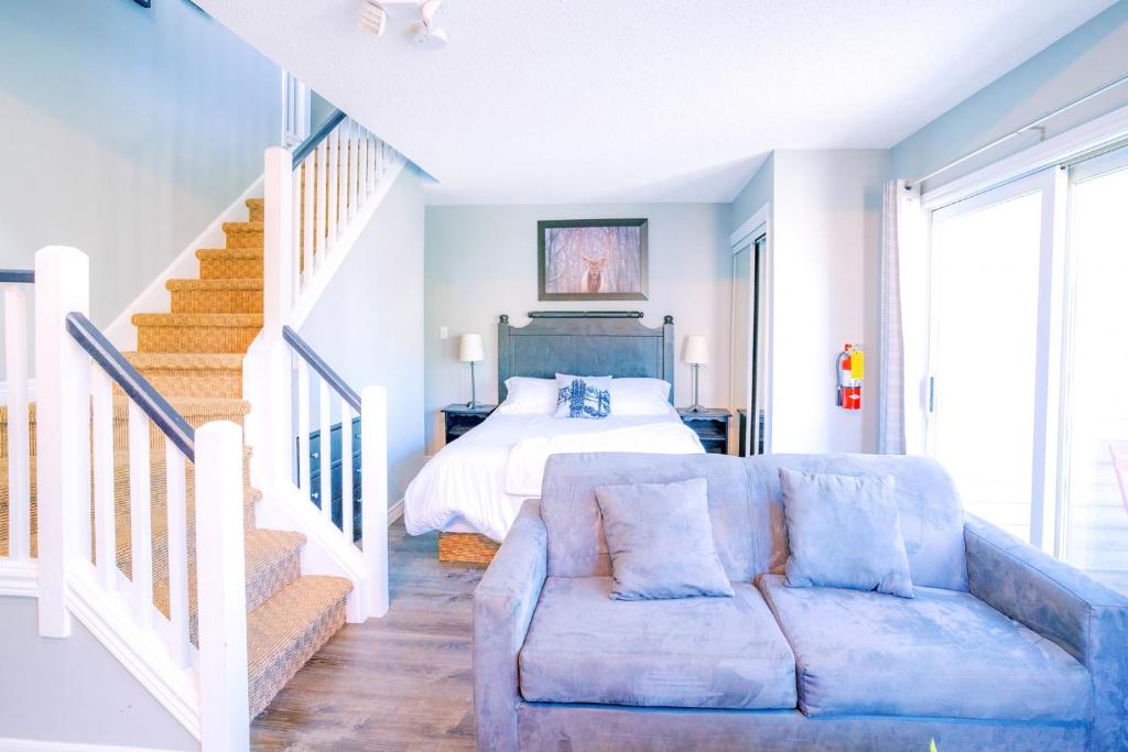Gorgeous Loft in the Heart of Blue Mountain photo 2