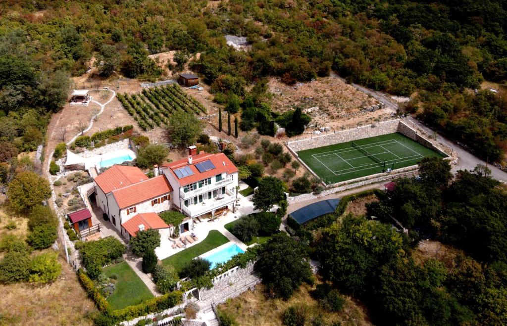 Domaine VinodolSun Zwei Villen, ein Grundstück und Platz für bis zu 20 Personen