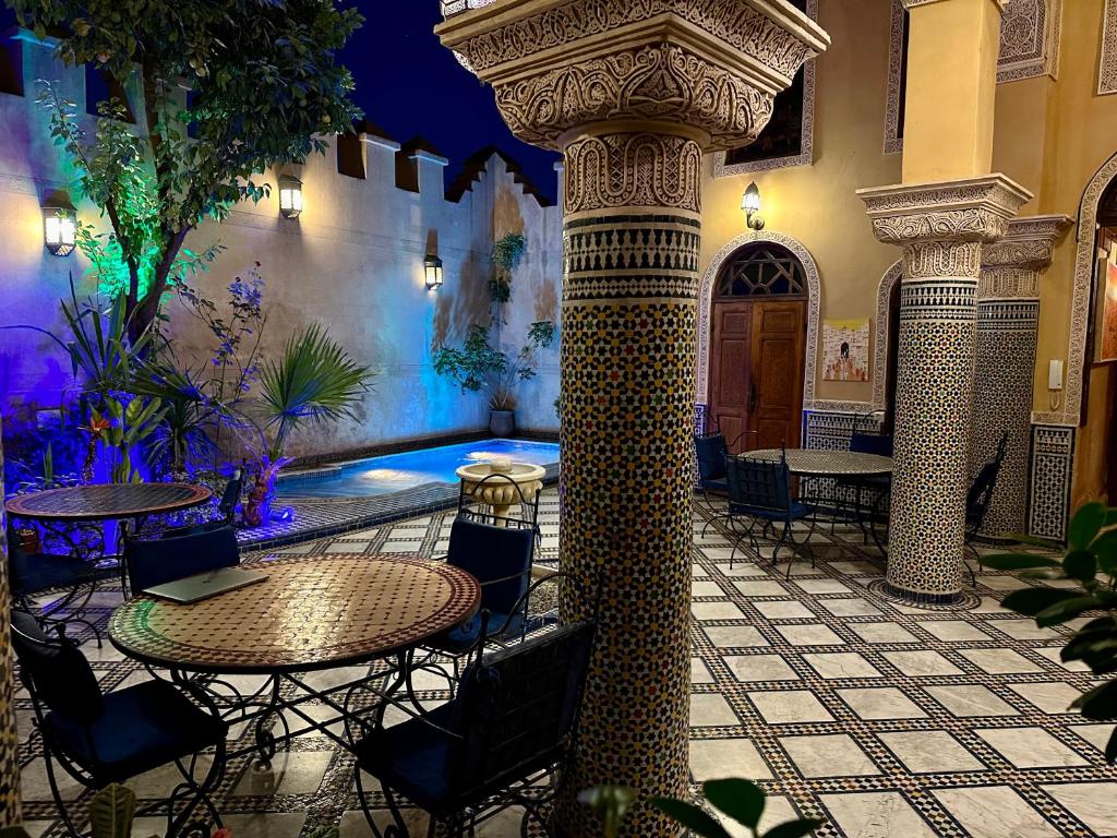 Riad Layalina Fes 7 Chambres & 18 Personnes Piscine, Parking, Vue & Wifi au Pied Medina photo 1
