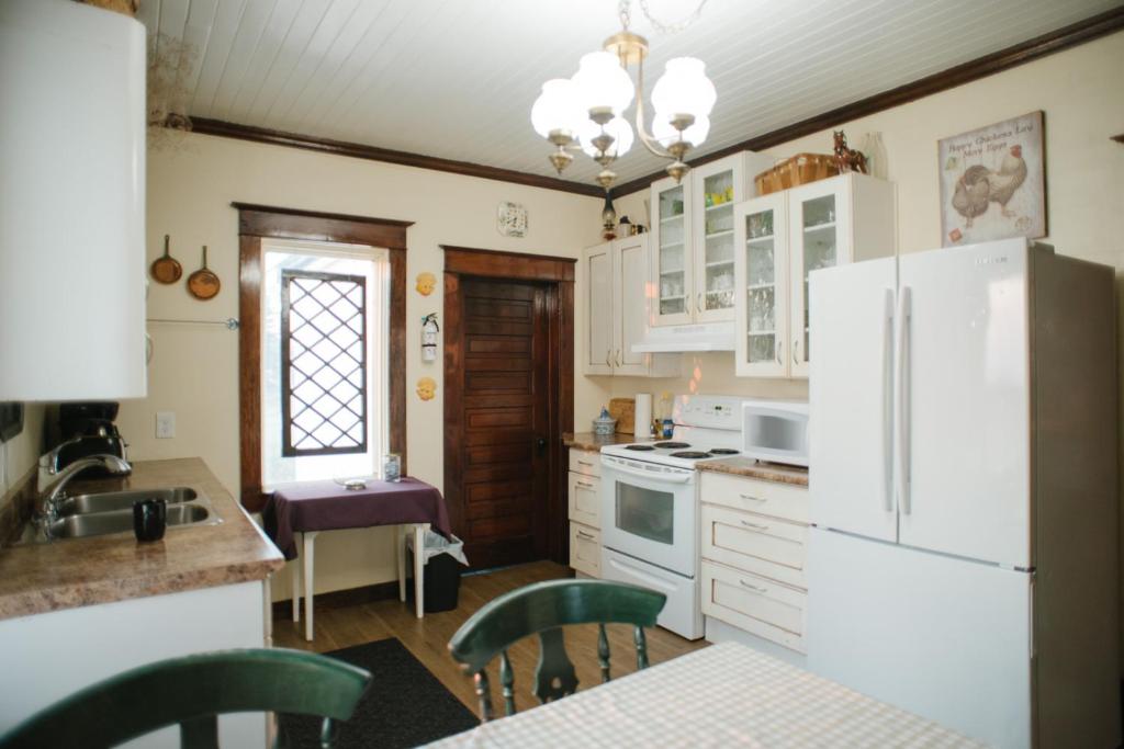 Character farmhouse set in beautiful countryside photo 2