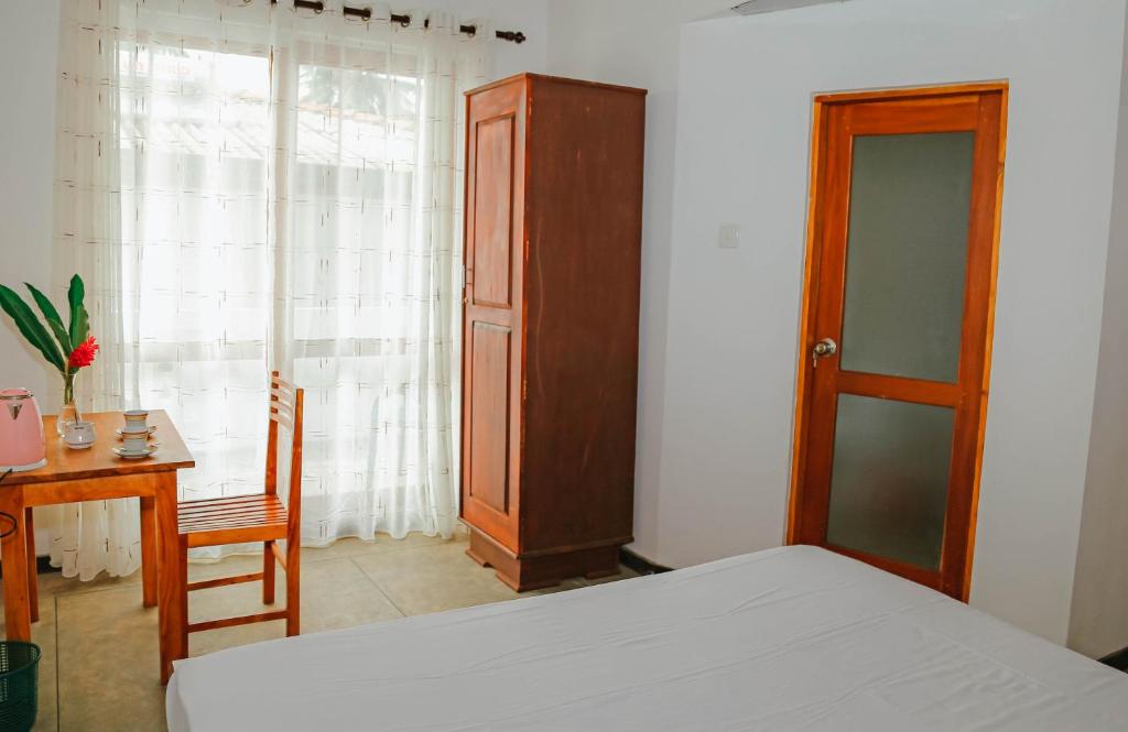 Paradise Beach House - 3 Bedrooms Apartment in Habaraduwa photo 1