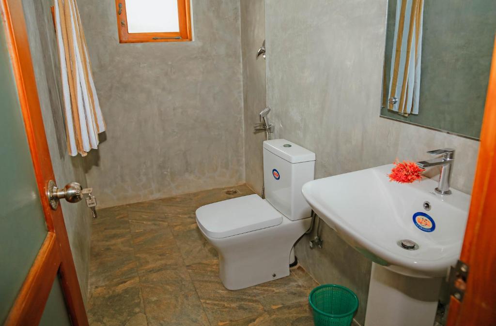 Paradise Beach House - 3 Bedrooms Apartment in Habaraduwa photo 4