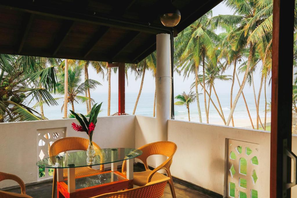 Paradise Beach House - 3 Bedrooms Apartment in Habaraduwa