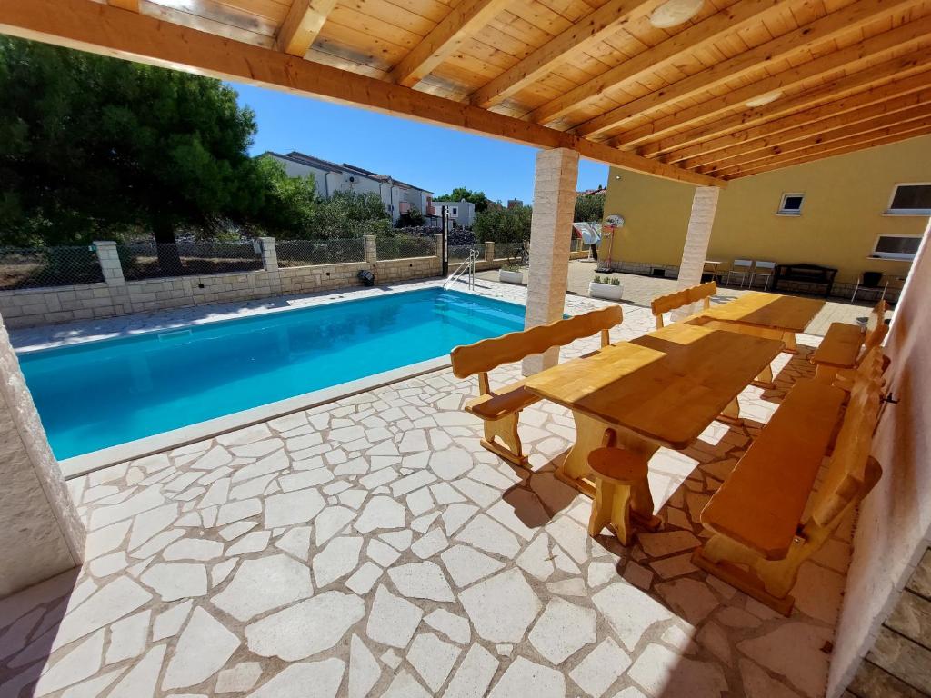 Pranjic Delux Guest House photo 4