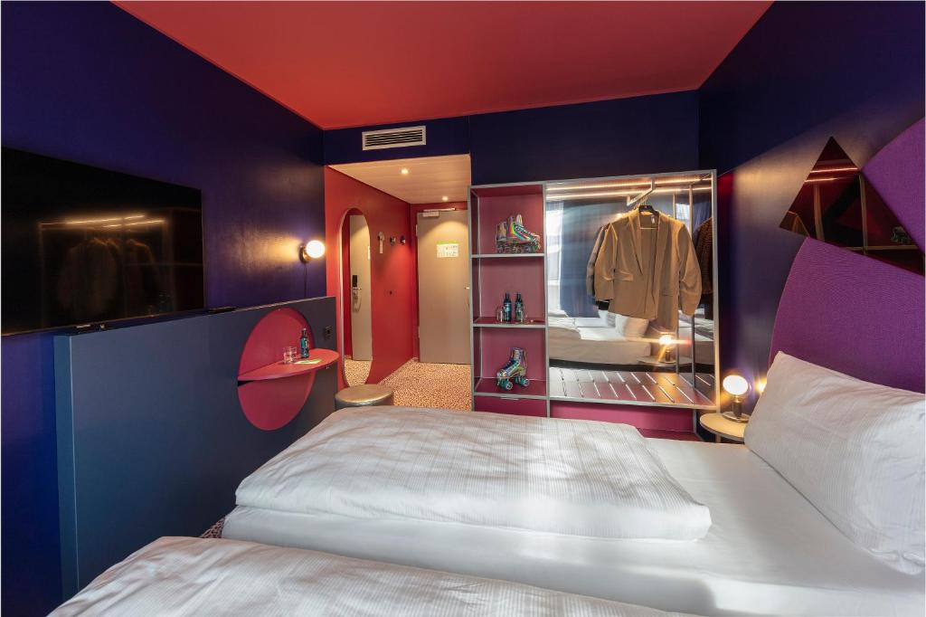 Ibis Styles Muenchen Perlach - Tap to explore photos