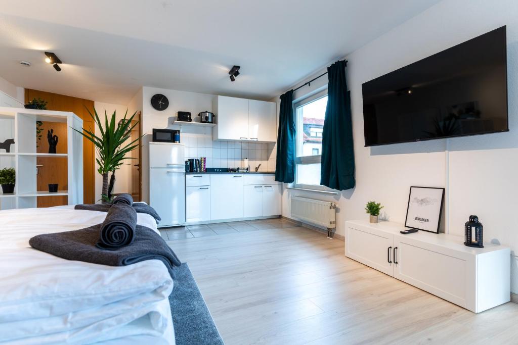 Mercedes I Stuttgart I Kitchen I Home Office I Netflix photo 3