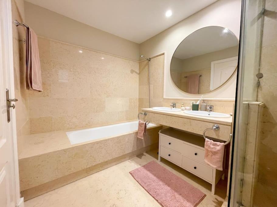 Luxurious 2 bedroom apartment with Spa facilities photo 2