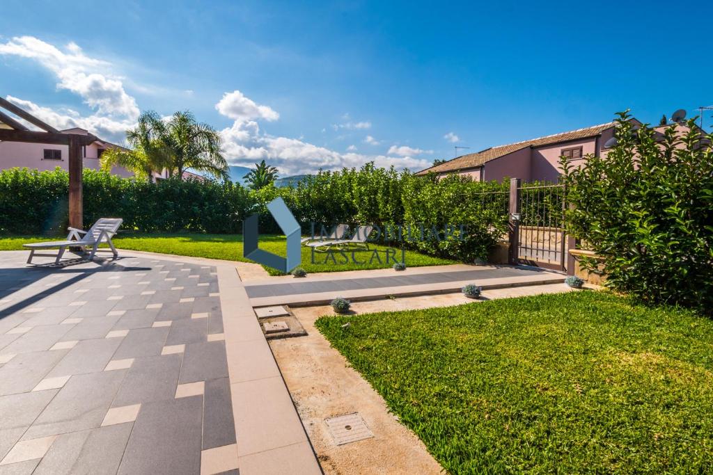 Villa Luana, a pochi passi dal mare photo 3