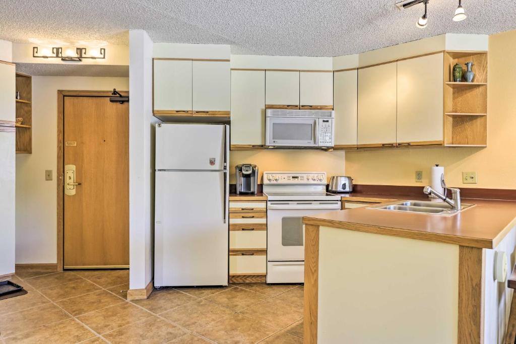 Cozy Ski-In and Ski-Out Winter Park Resort Condo! photo 3