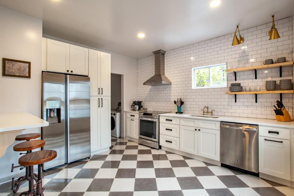 Pruett Place Downtown Home photo 1