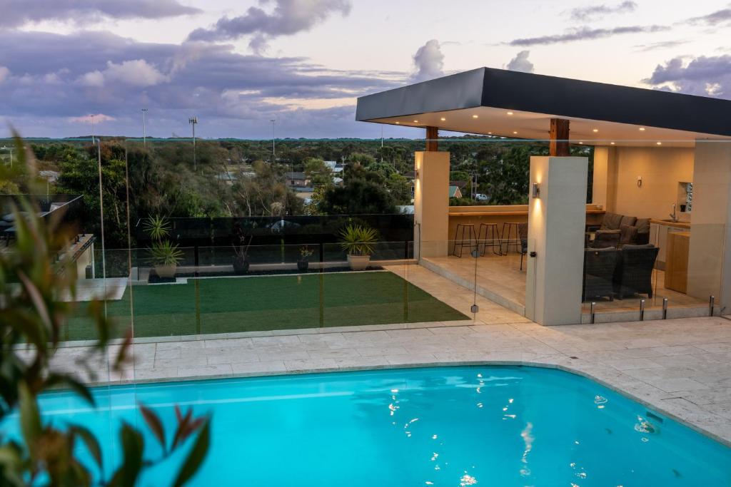 OASIS ON SUNSET - tranquility close to the ocean photo 1