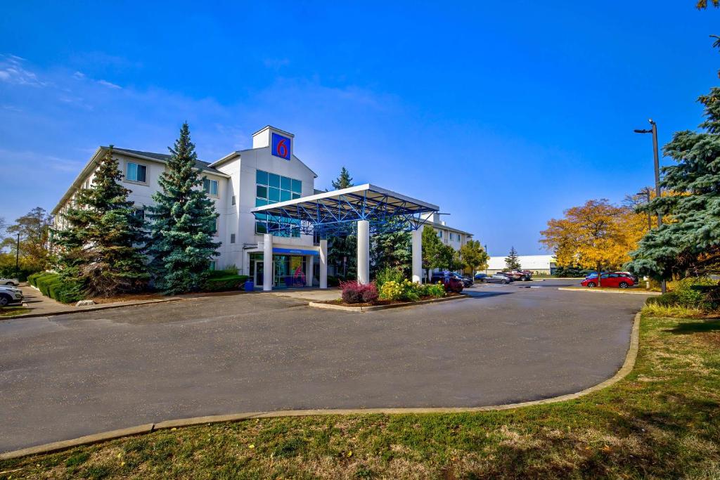 Motel 6-Burlington, ON - Toronto West - Oakville photo 2