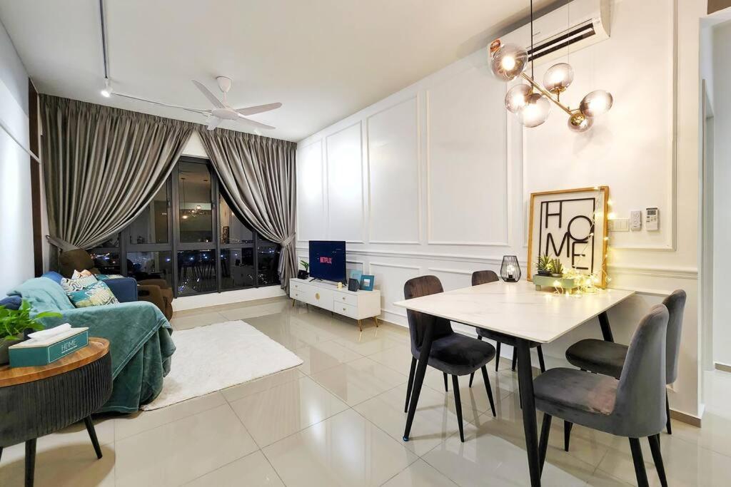 1-7px Klang Bayuemas Staycation Family Lovely Stay Netflix