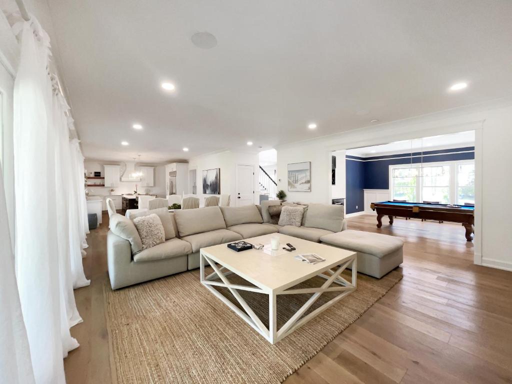 Hampton Luxury Estate - New Construction Luxury Retreat in Southamptons photo 3