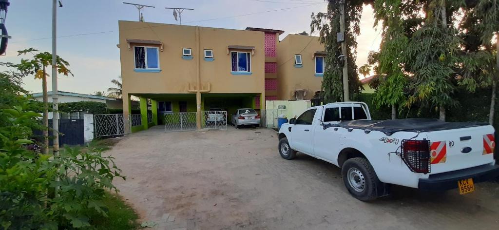 Bamburi Vescon apartment 3 photo 2