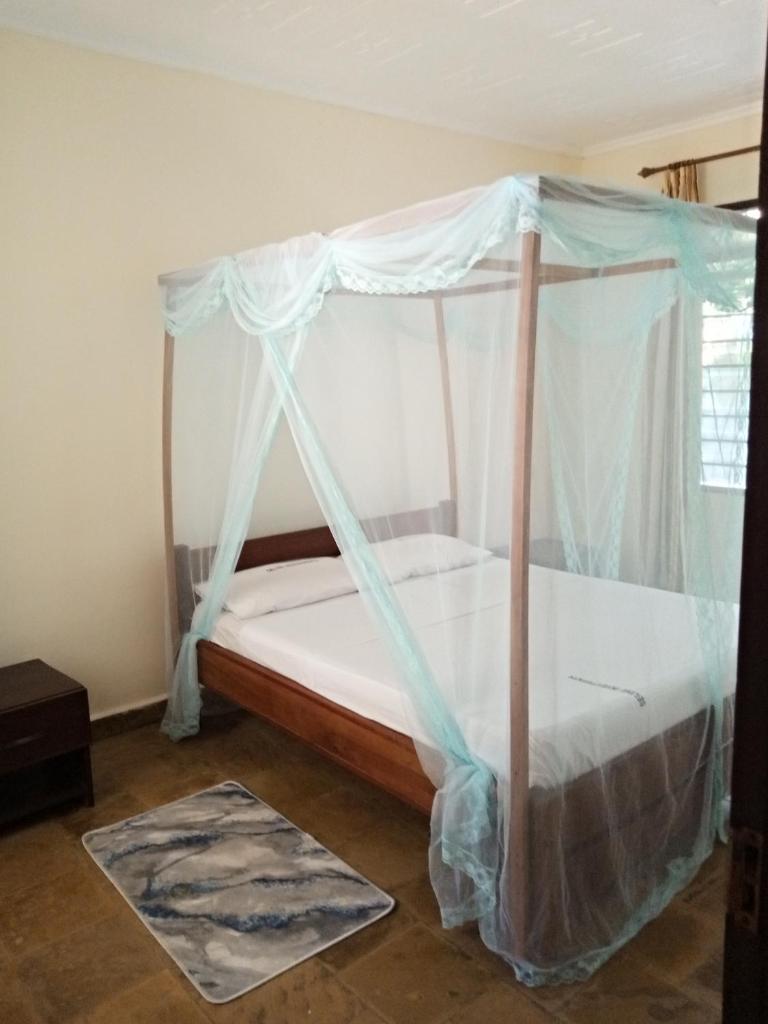 Diani bnb /master ensuit /beach road photo 4