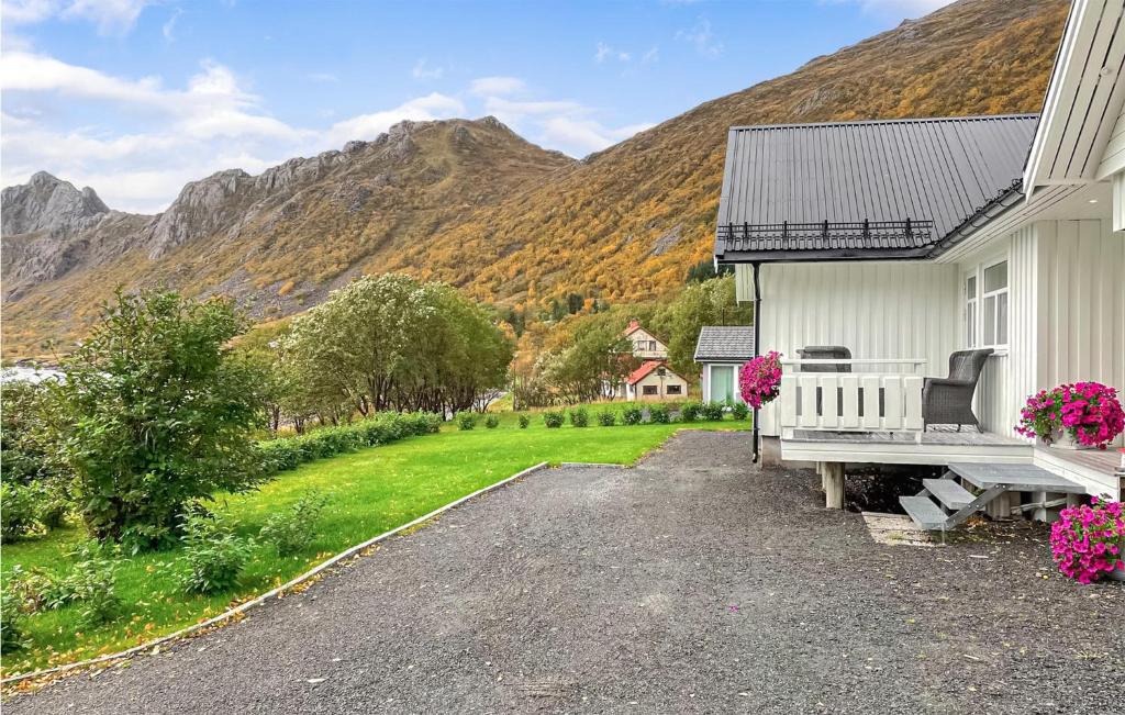 Awesome Home In Straumsjen With 3 Bedrooms And Wifi photo 3