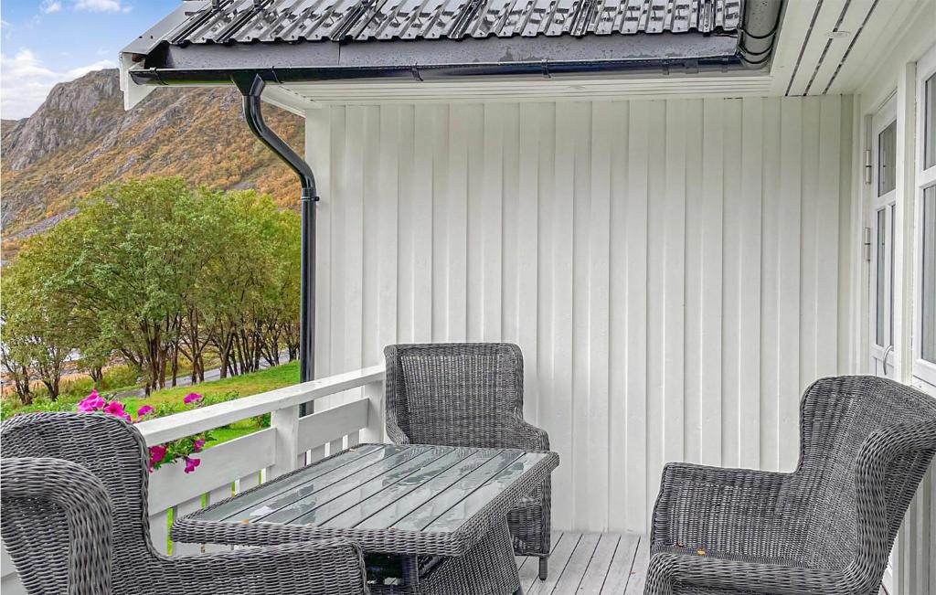 Awesome Home In Straumsjen With 3 Bedrooms And Wifi photo 4