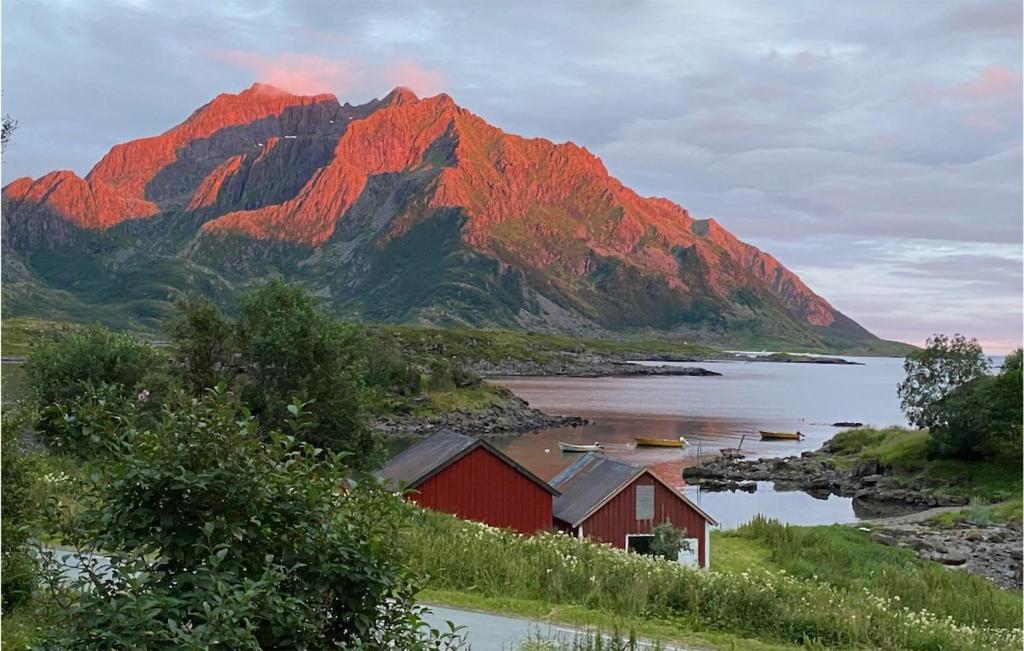 Awesome Home In Straumsjen With 3 Bedrooms And Wifi