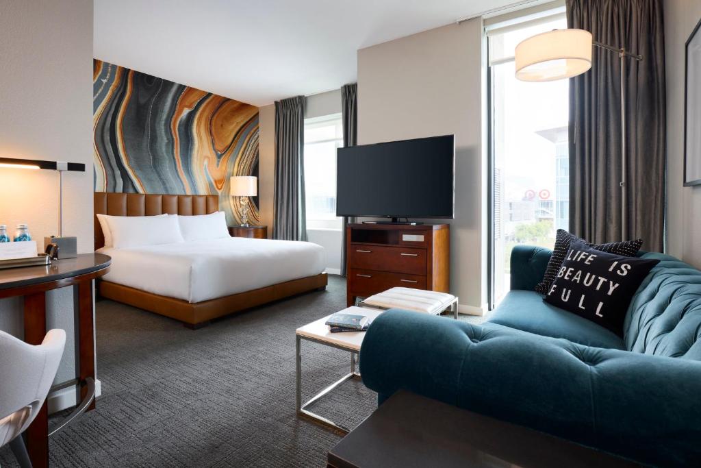Archer Hotel Falls Church image