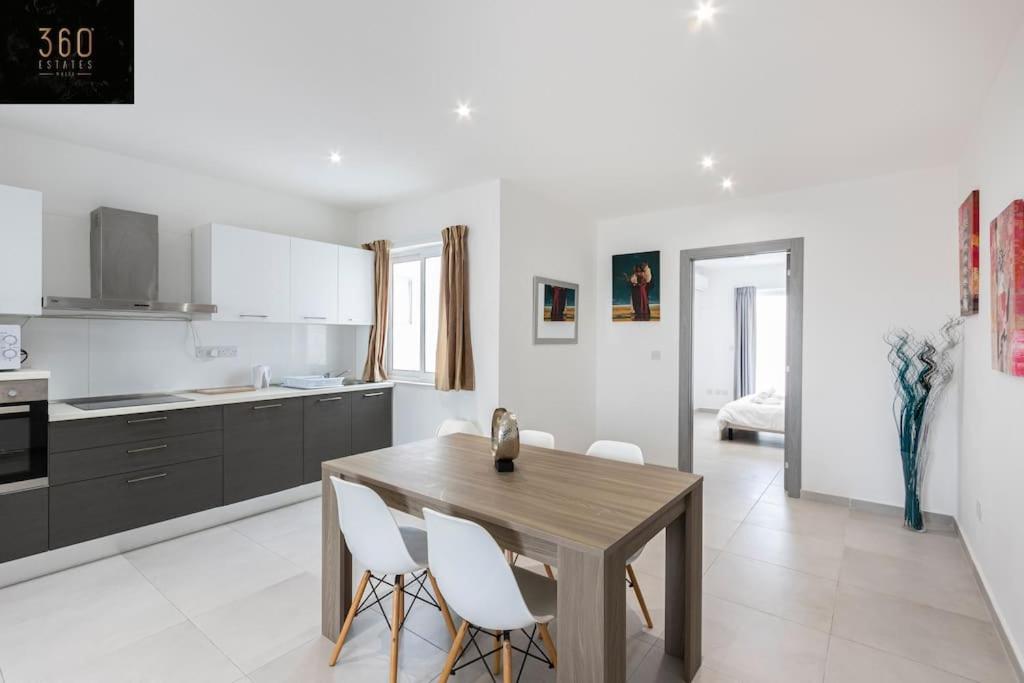 Spacious, beautiful central penthouse with BBQ by 360 Estates photo 1