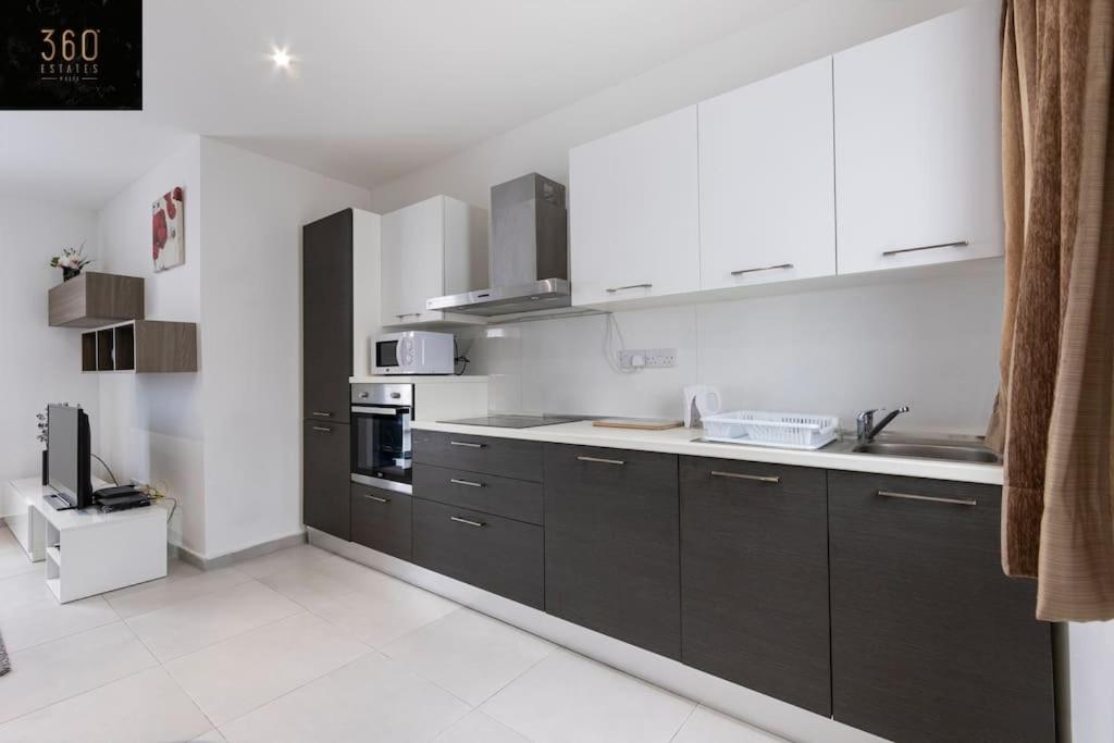 Spacious, beautiful central penthouse with BBQ by 360 Estates photo 2