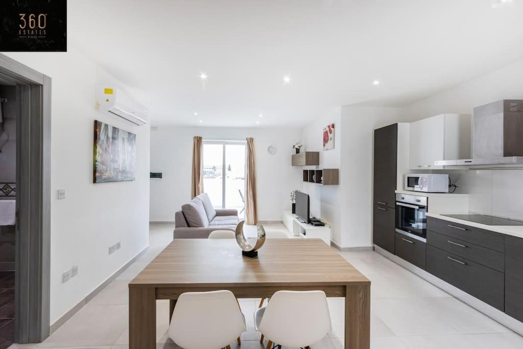 Spacious, beautiful central penthouse with BBQ by 360 Estates photo 3