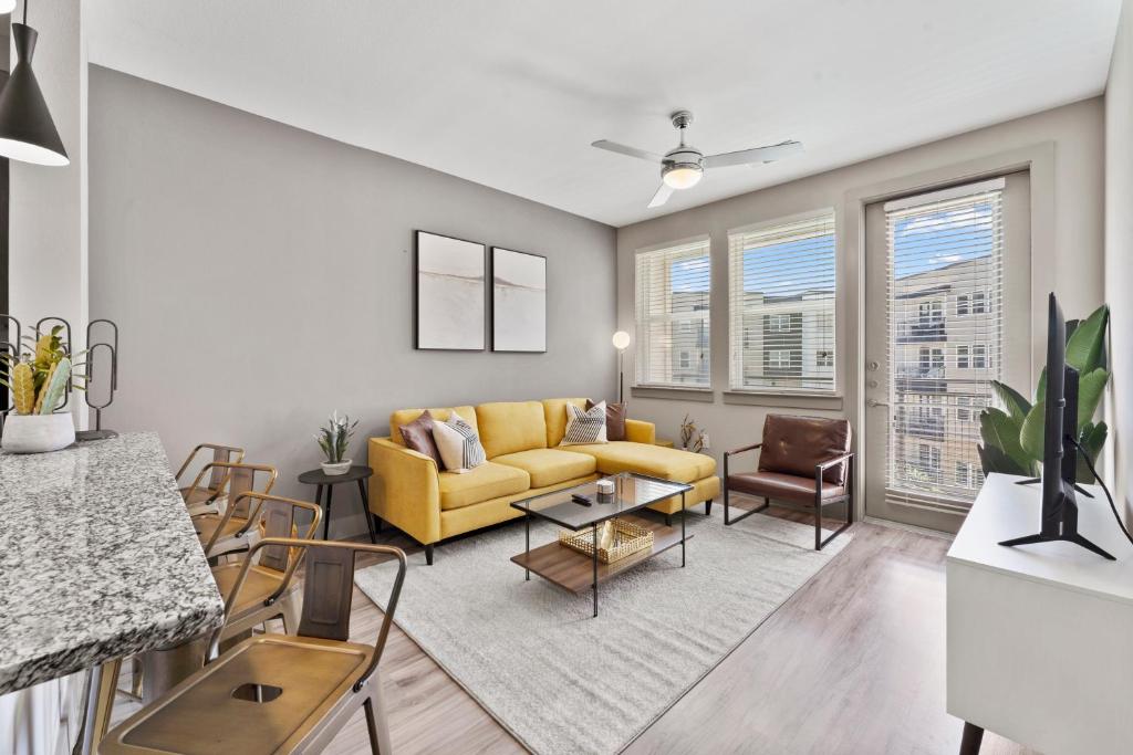 Vivant - Modern & Chic 1BR Luxury Apts Close to Downtown & Airport photo 2