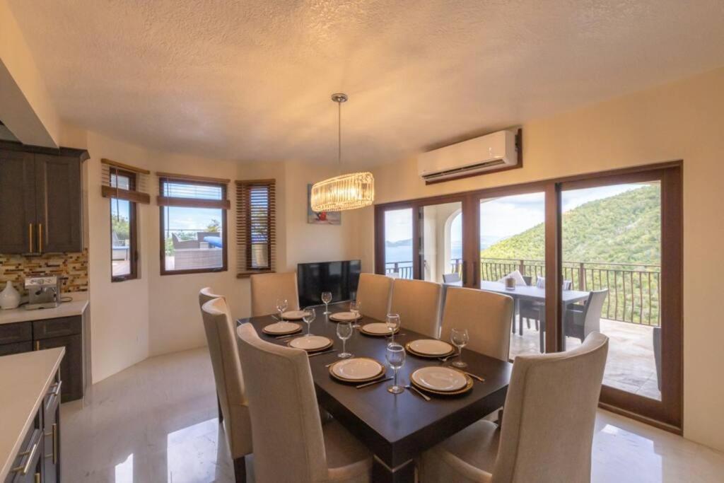 Cheerful 3 -bedroom villa with Pool photo 3
