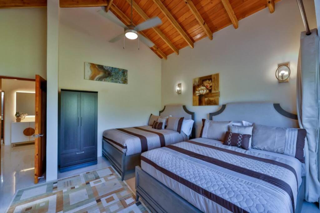 Modern 3-bedroom villa with pool photo 1