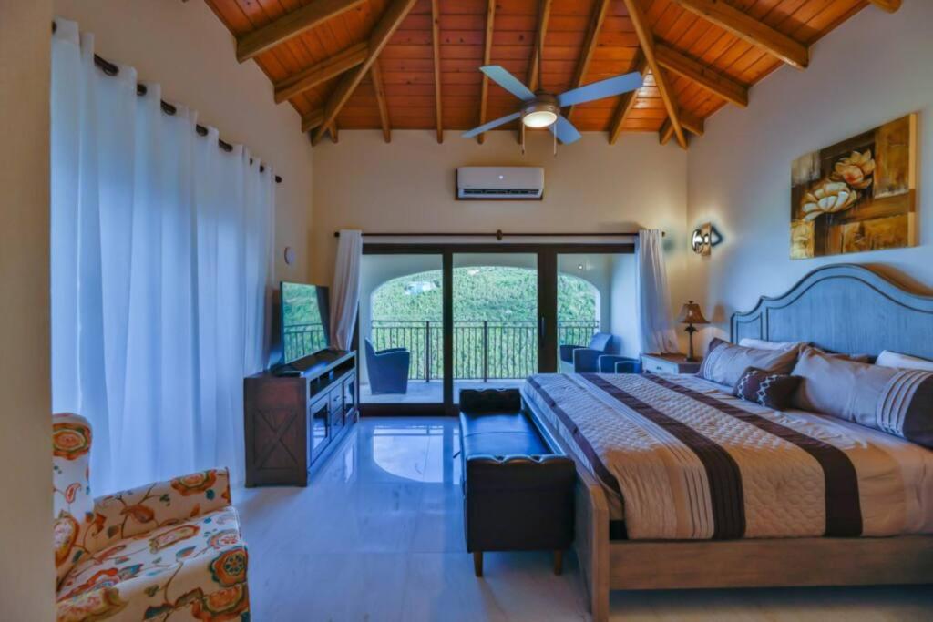 Modern 3-bedroom villa with pool photo 3