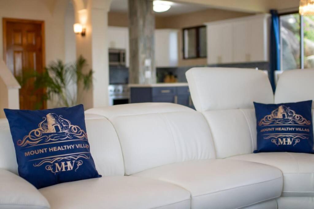 Modern 3-bedroom villa with pool photo 4