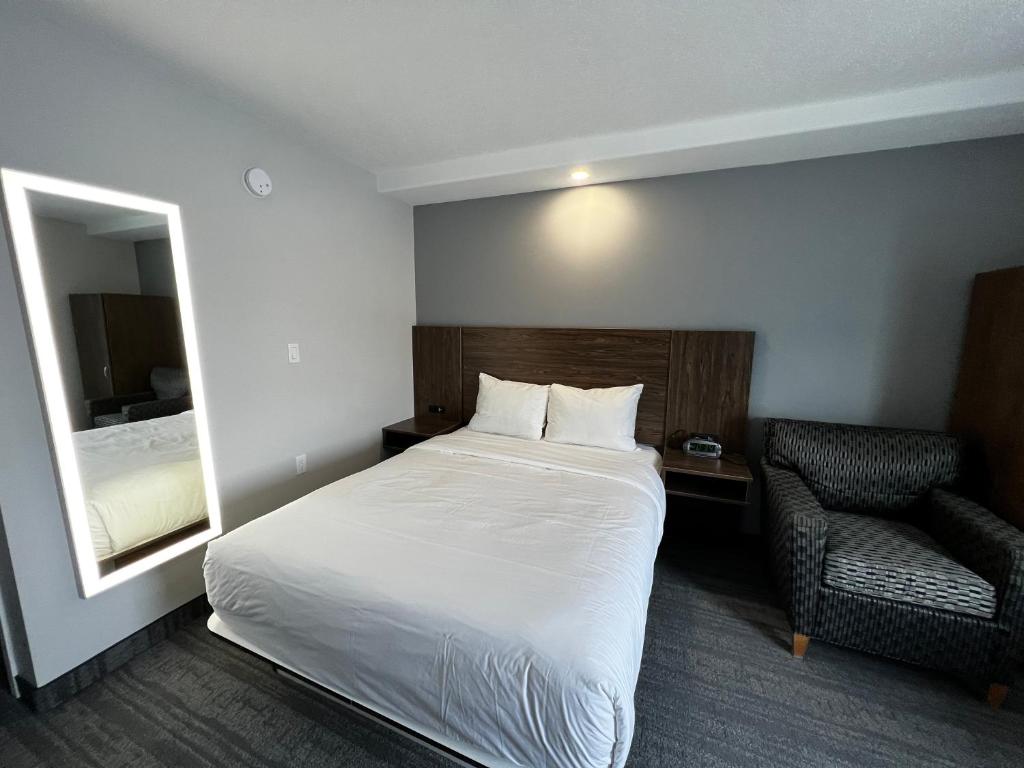 Travelodge by Wyndham Regina - Tap to explore photos