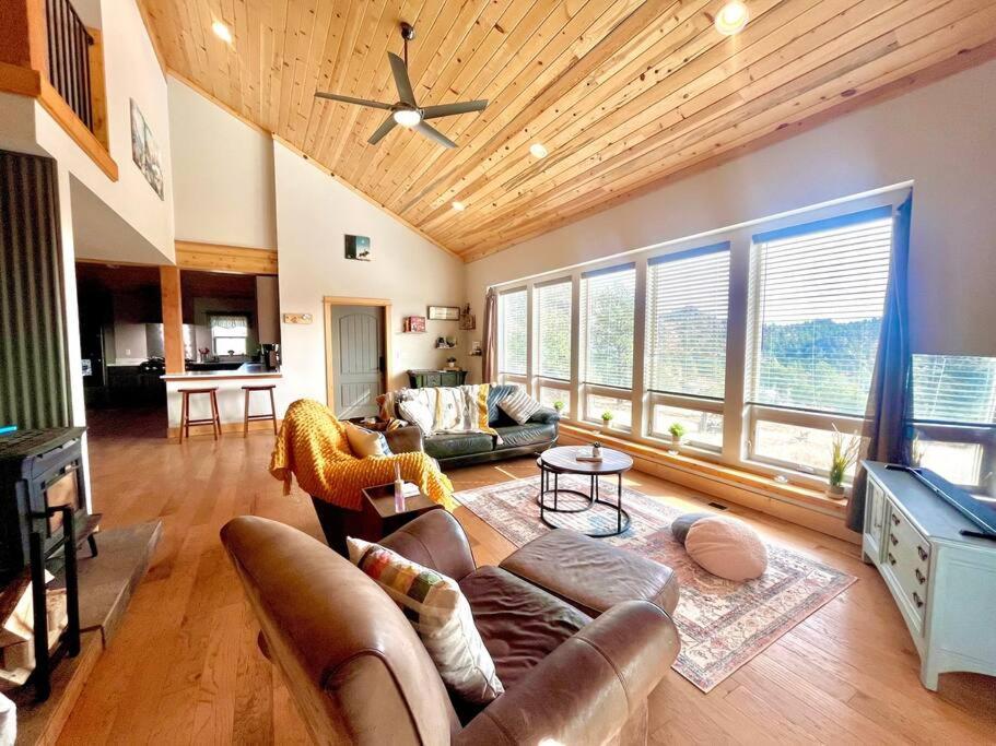 King Bed-Spacious and private, views are included